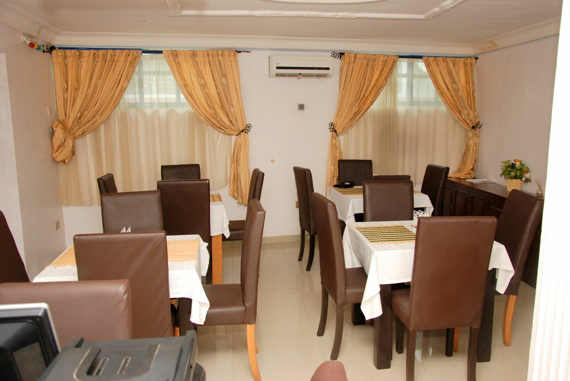 Ben Auto Hotel Lagos Dış mekan fotoğraf